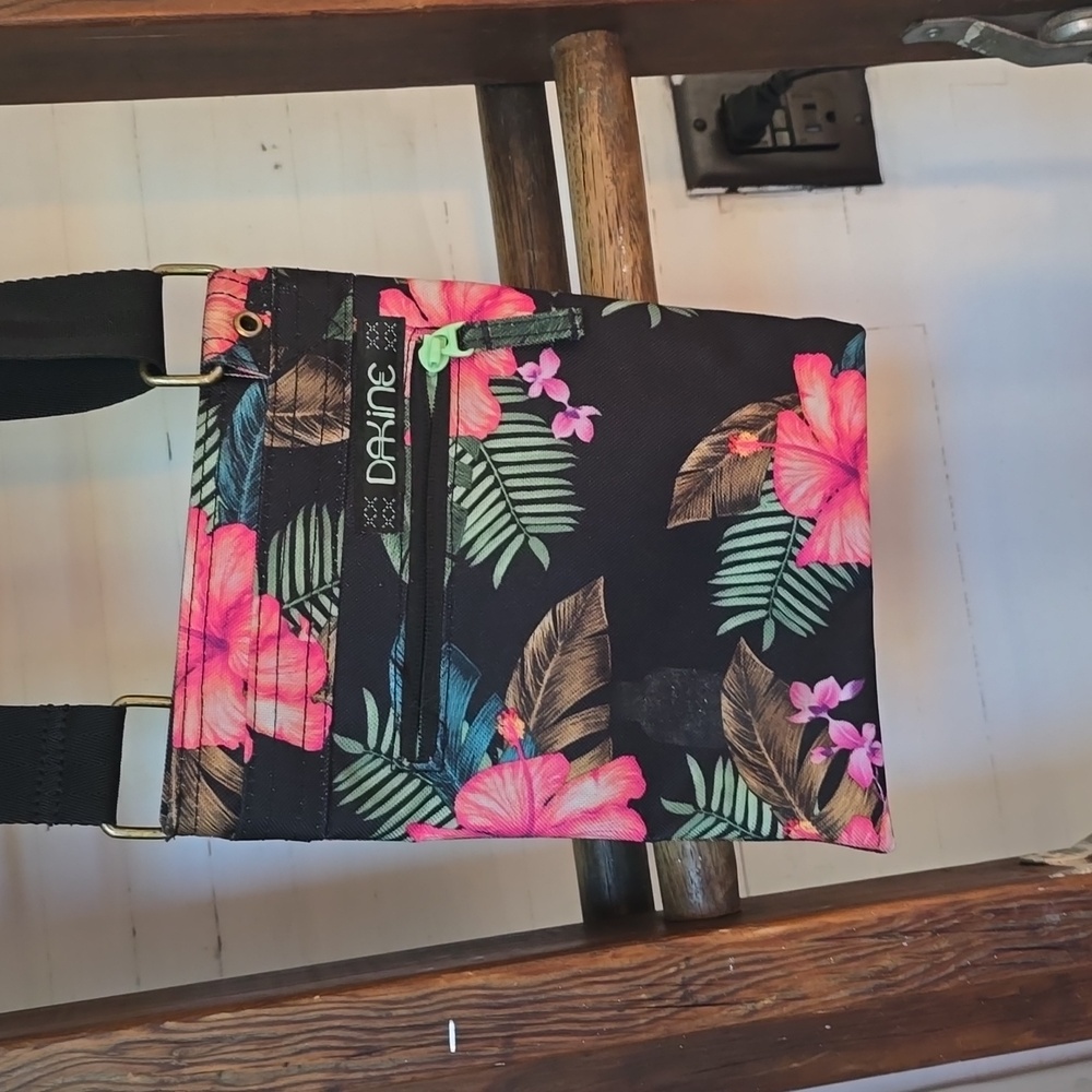 Dakine Hawaiian print canvas crossbody